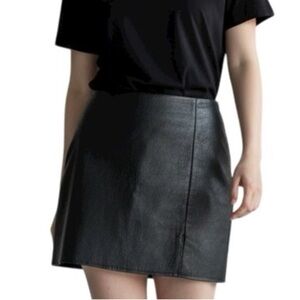 Old Navy Havana Black Faux Leather Mini Skirt Side Slit,  Zipper Size Large Goth